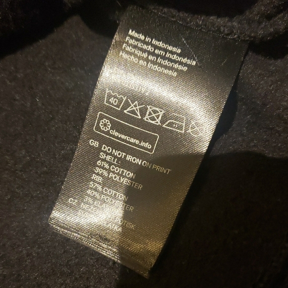 H&M Men's Black Holiday Sweatshirt - Picture 4 of 4